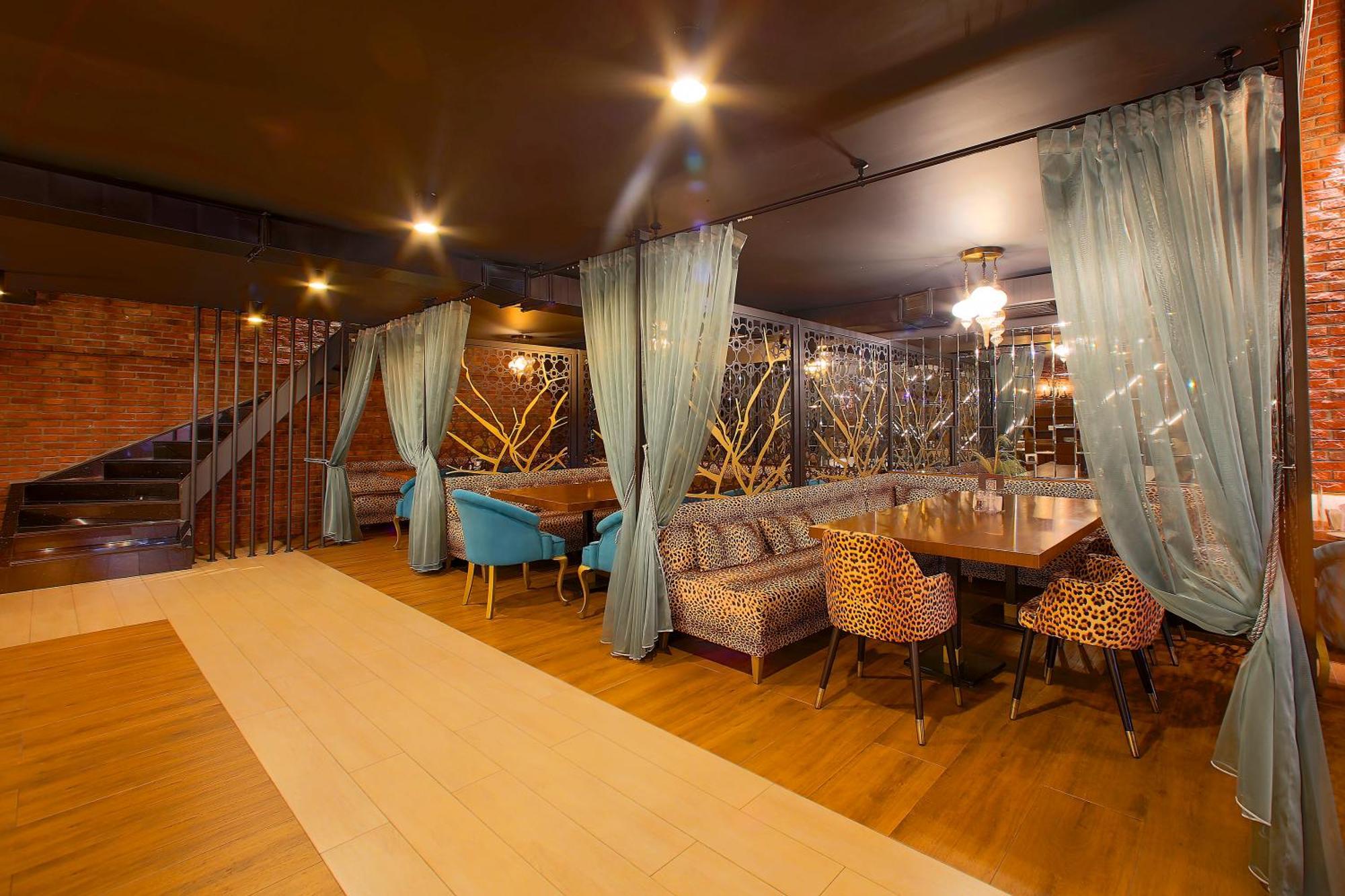 Ramada By Wyndham Istanbul Merter Exterior photo Interior of the restaurant
